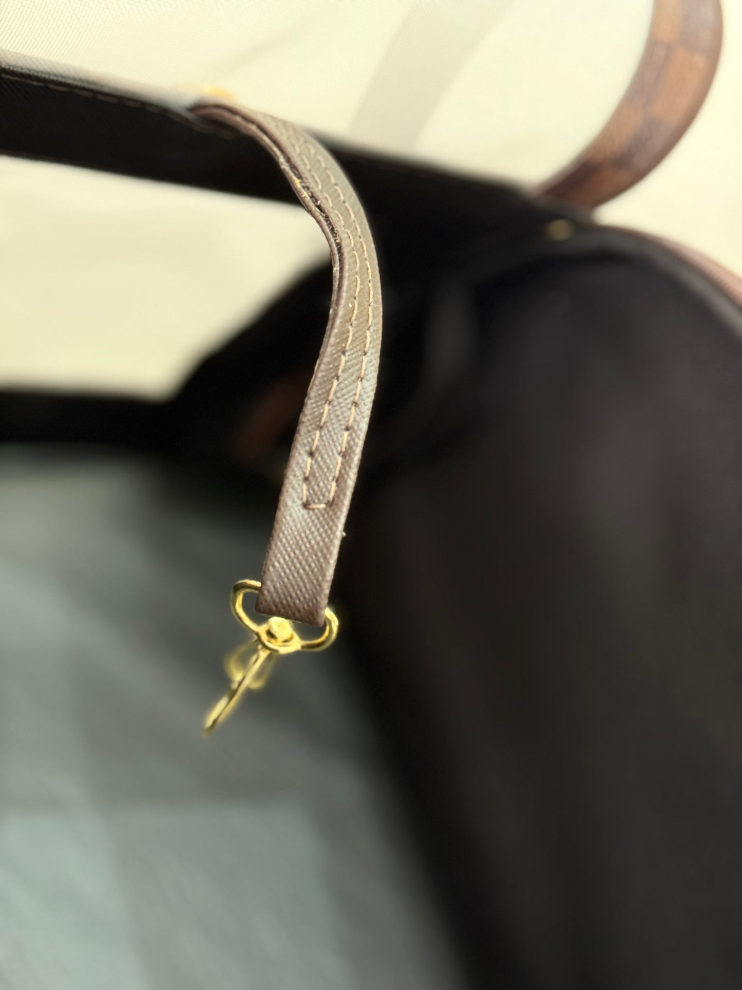 Bolsa Tuttores Signature - Marrom - Redonda - Tam M