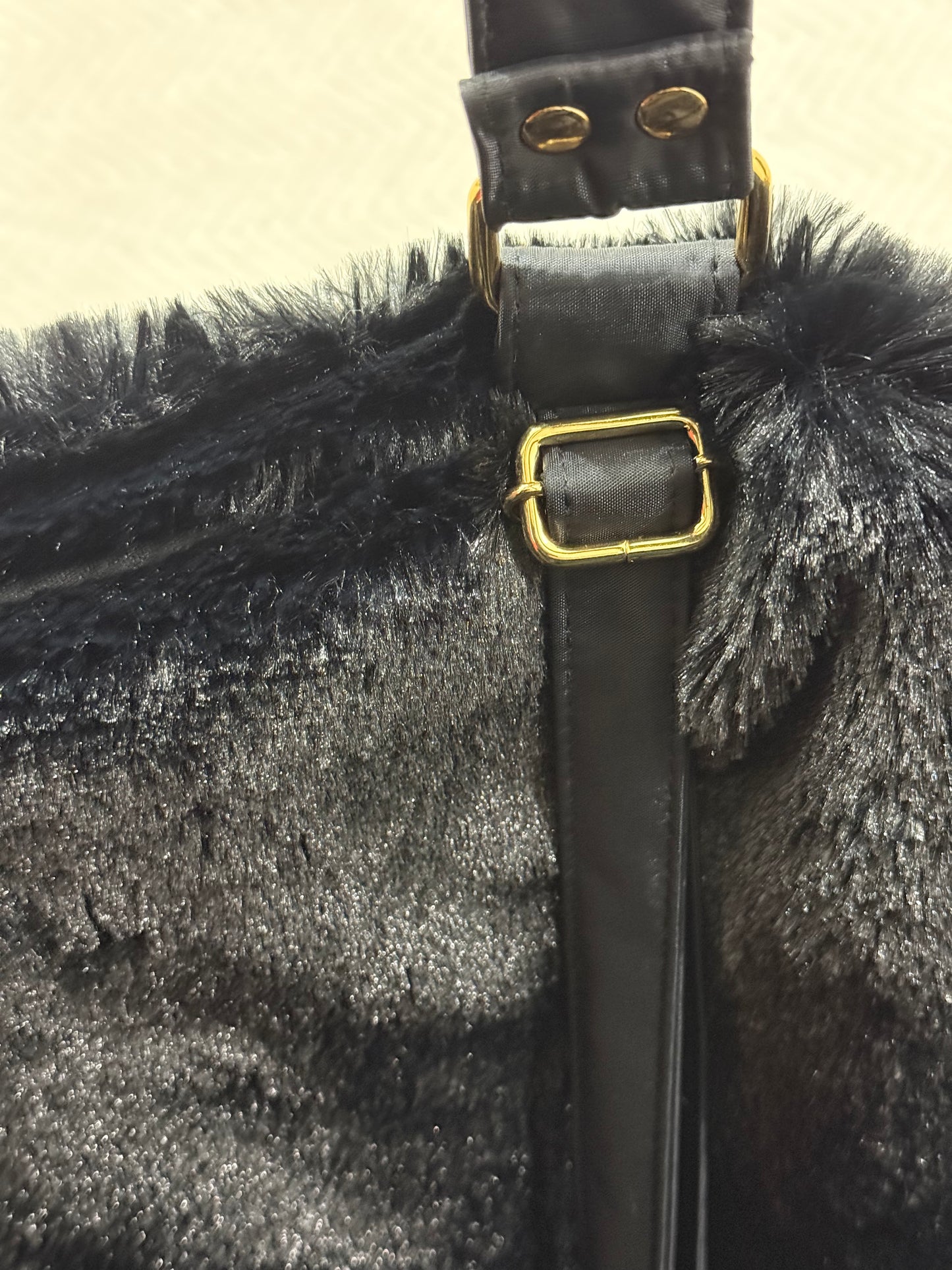 Bolsa de Passeio Modelo Venêto – Cor Preta – Tam M – Acompanha Manta Térmica Cor Preta