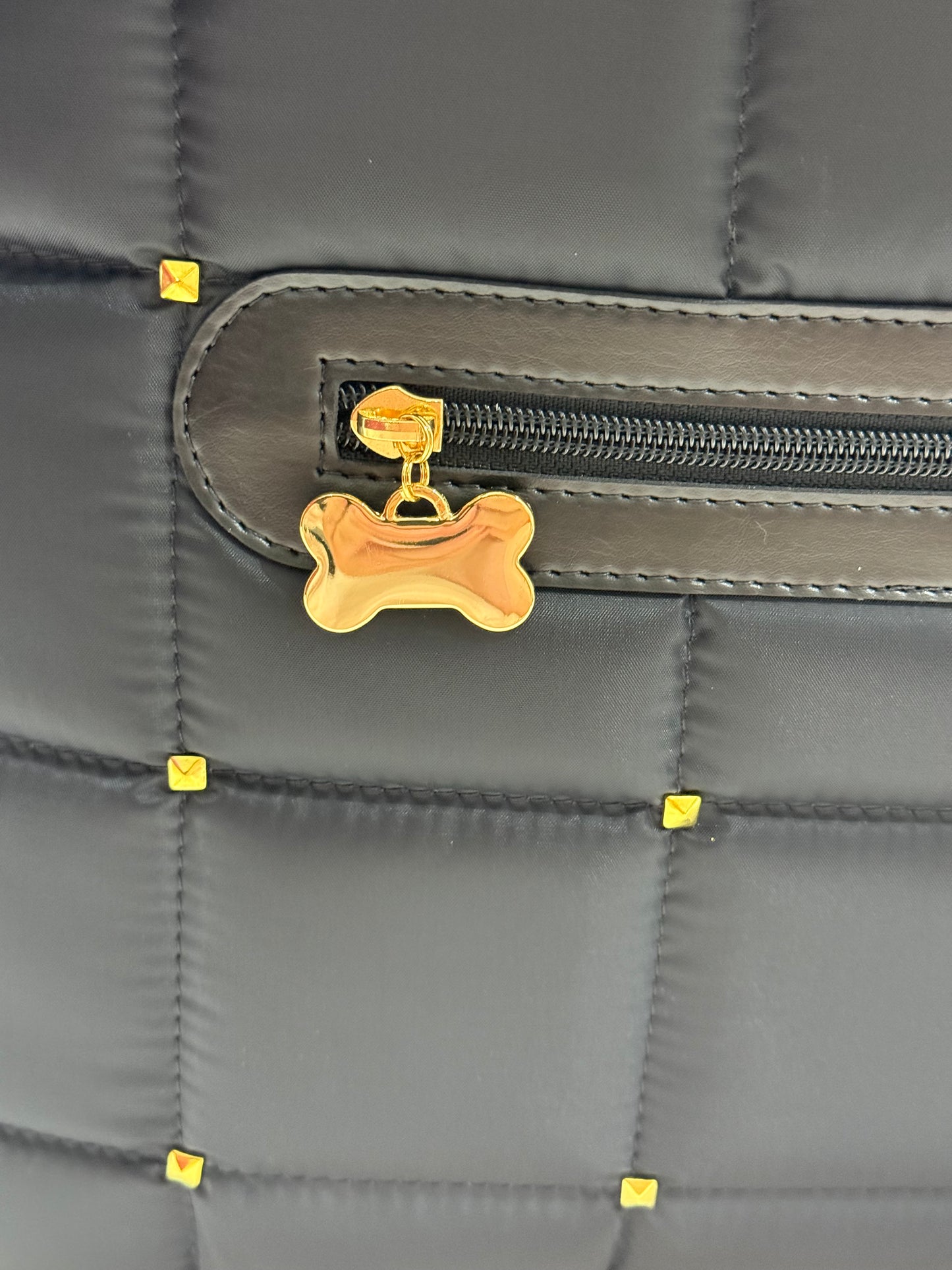 Bolsa de Passeio Modelo Venêto – Cor Preta – Tam M – Acompanha Manta Térmica Cor Preta