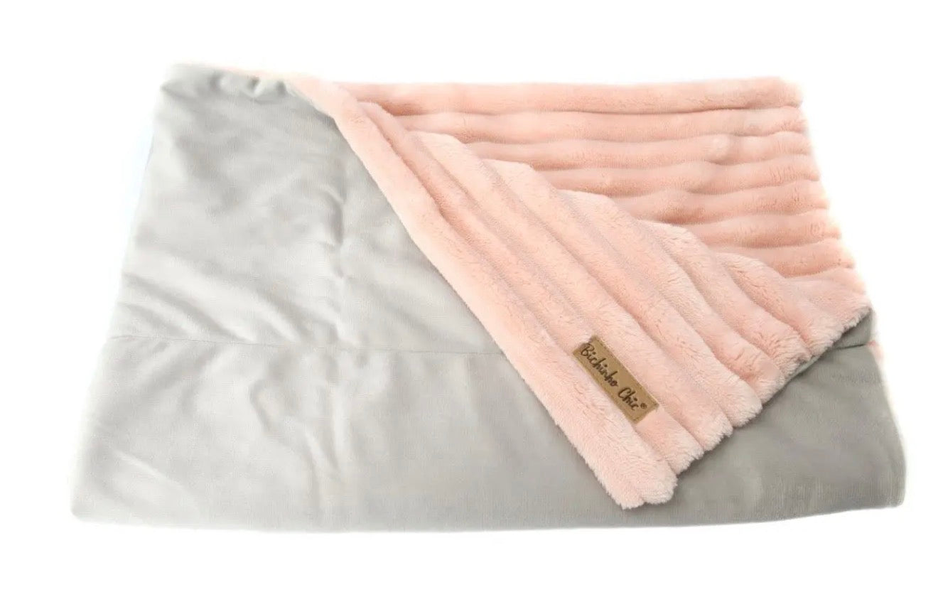 Manta Dupla Face para Cães e Gatos – Tamanho M - Cor Rosa / Cinza