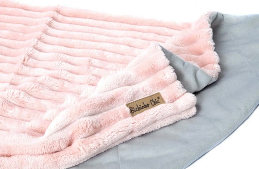 Manta Dupla Face para Cães e Gatos – Tamanho M - Cor Rosa / Cinza